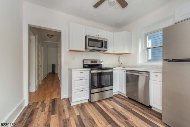 Building Photo - 51 Riggs Pl