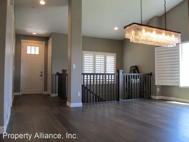 Building Photo - 6 br, 4.5 bath House - 5095 N. Lauralwood ...