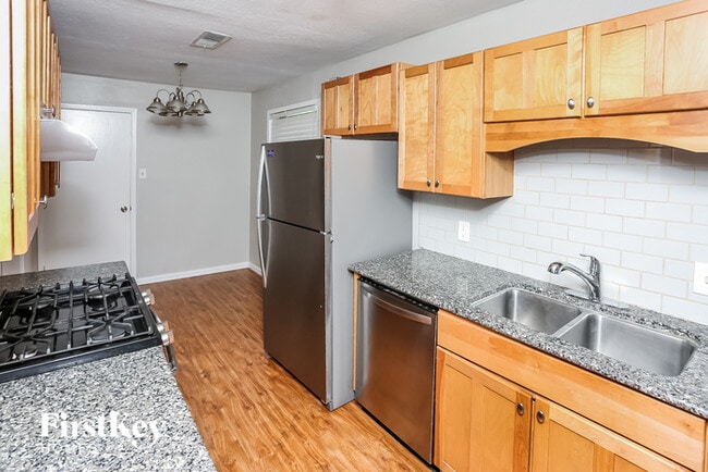 Foto del edificio - 3205 Hanover Dr