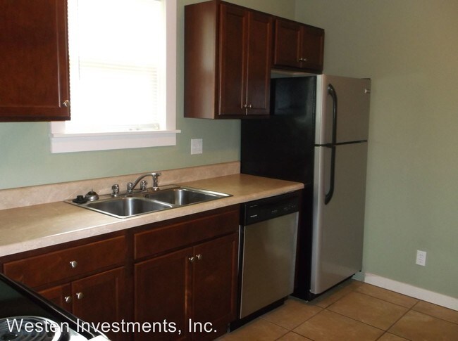 Building Photo - 2 br, 2 bath Room For Rent - 425 W Pierce St