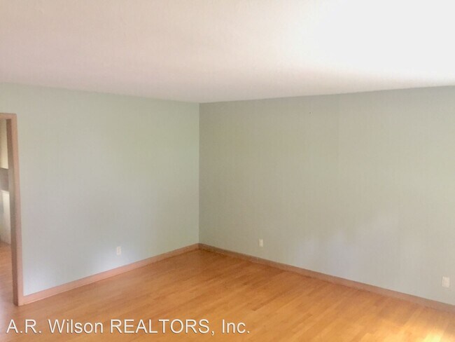 Building Photo - 3 br, 2 bath House - 549 S. Prince Lane
