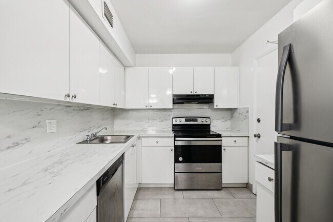 Building Photo - Luna At Hollywood