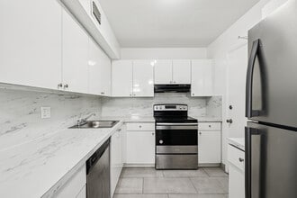 Building Photo - Luna At Hollywood