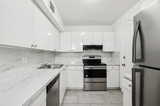 Building Photo - Luna At Hollywood