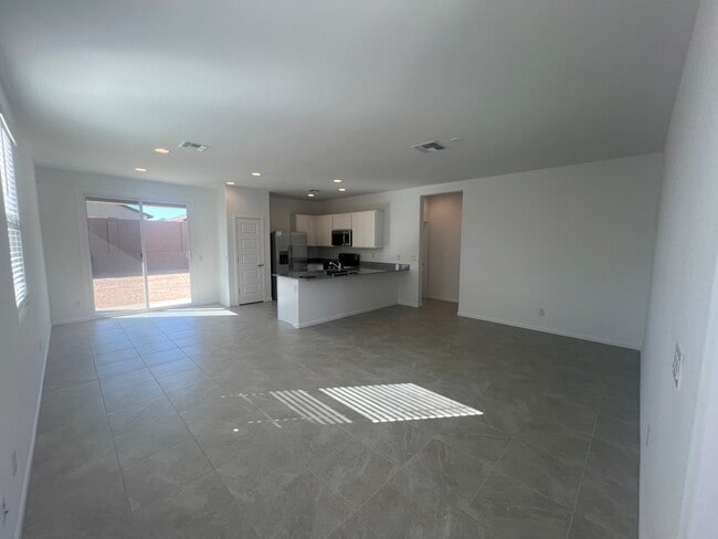 Building Photo - 2325 W Chanute Pass