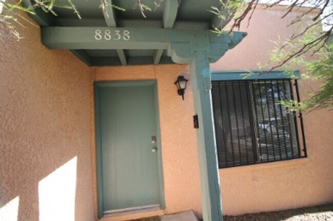 Foto del edificio - Townhome COMING AVAILABLE SOON!!!! Cute 2bd/2ba