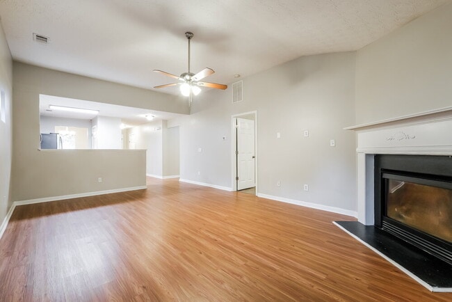 Building Photo - 533 Arrowhead Dr