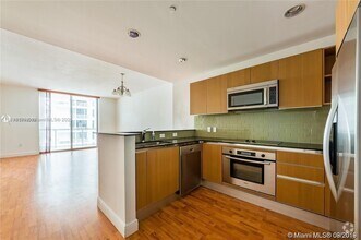 Building Photo - 1060 Brickell Ave