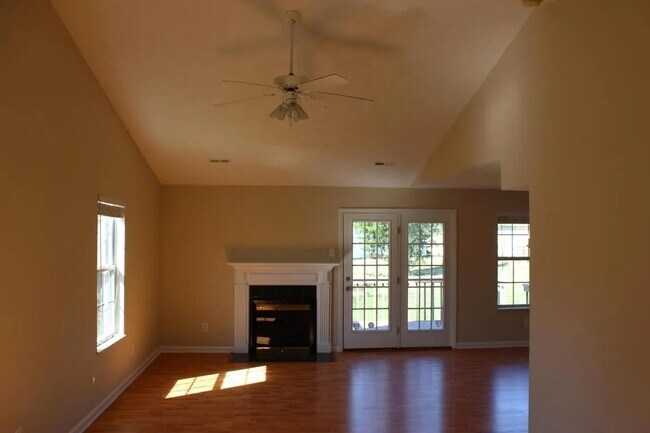 Foto del edificio - 6985 Yellow Oak Ln