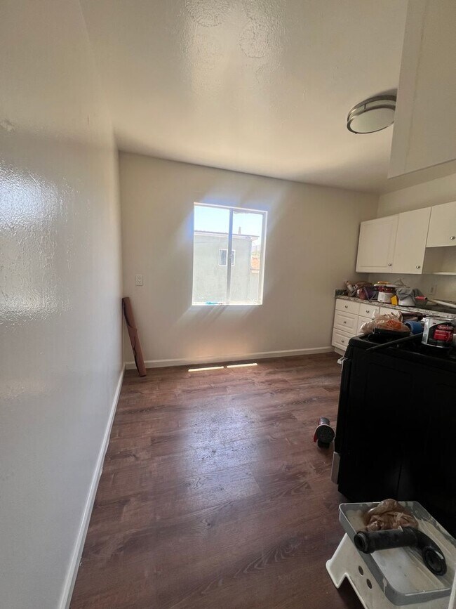 Building Photo - DM-Nat. City (E ave 1118,1120)