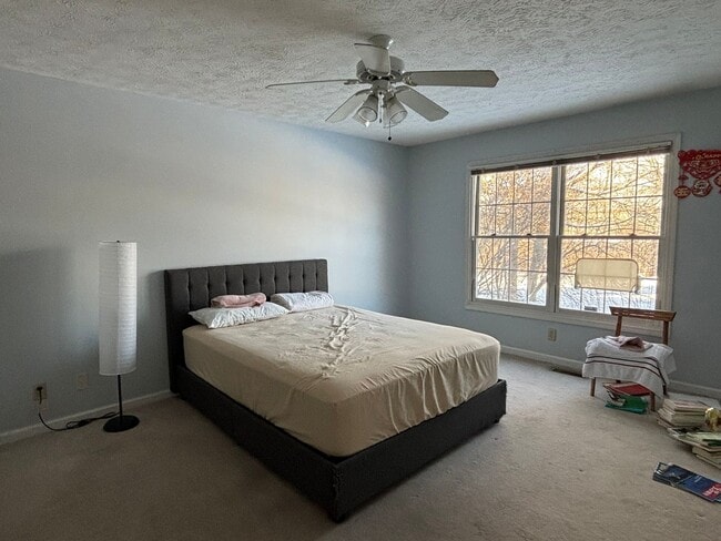 Building Photo - 214 E Pine Ave