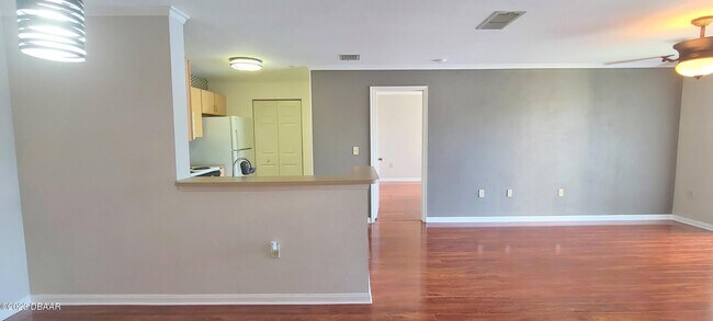 Building Photo - 940 Village Trail