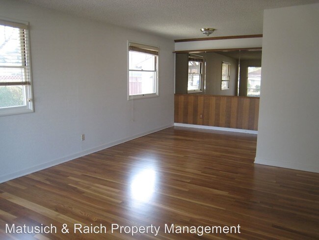 Building Photo - 1586 Willowbrae Ave