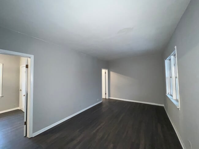 Building Photo - 2515 W 42nd St