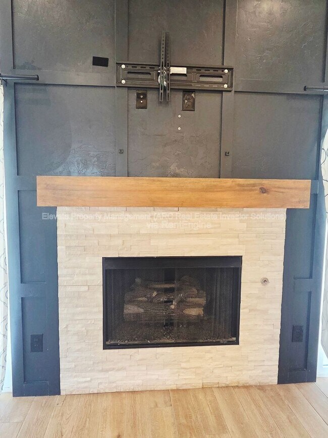 Building Photo - 536 E Barajas Terrace