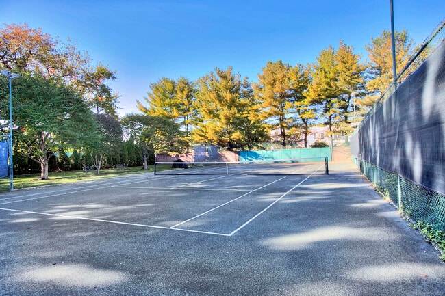 Building Photo - 135 Regents Pk