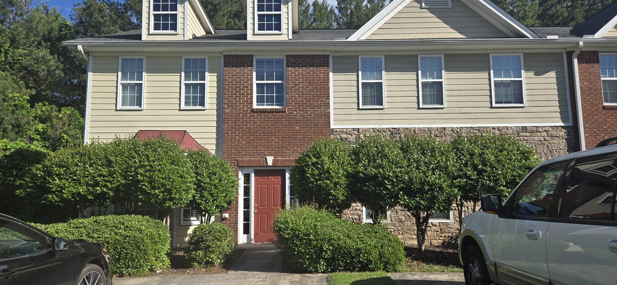 Front of Townhouse - 122 Crown Point Dr