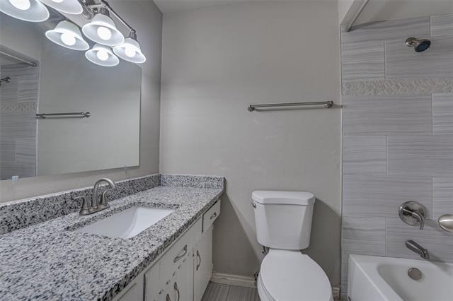 Building Photo - 407 Kenway St