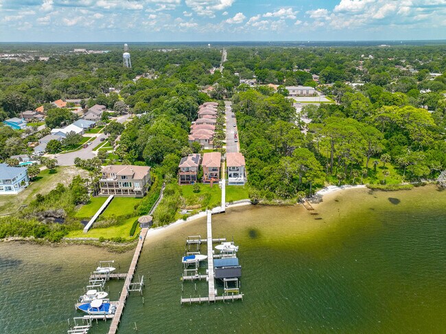 Building Photo - 484 Soundview Ct