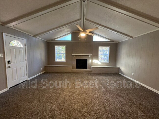 Foto del edificio - 1576 Haywood Ave