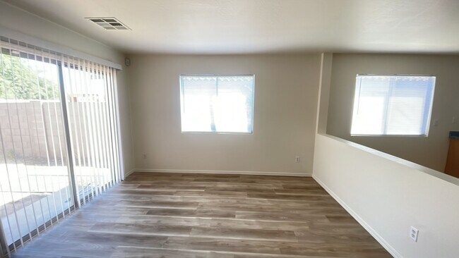 Foto del edificio - Charming 3 bedroom in Tolleson, new paint and flooring!!