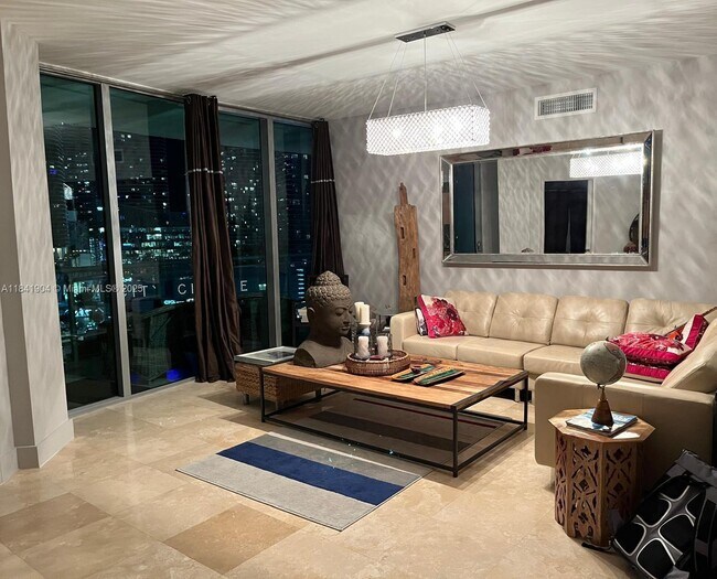 Foto del edificio - 350 S Miami Ave