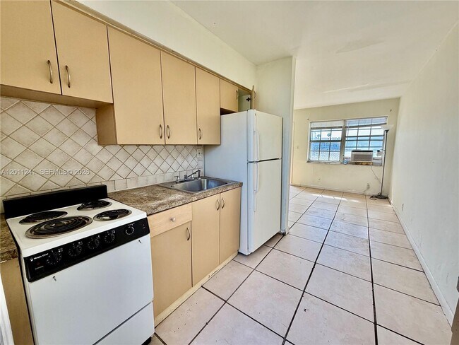 Foto del edificio - 1041 NW 7th Ct