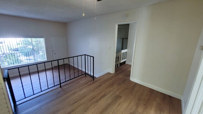 Foto del edificio - Remodeled Upstairs 2 Bed 2 Bath Condo with...