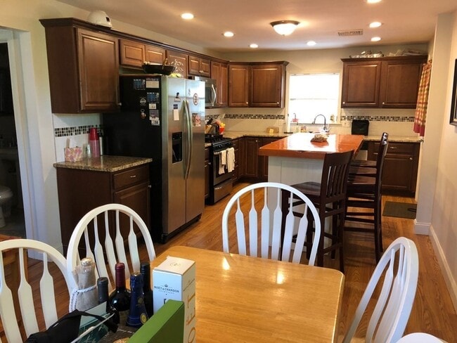 Building Photo - 127 Linden Ave