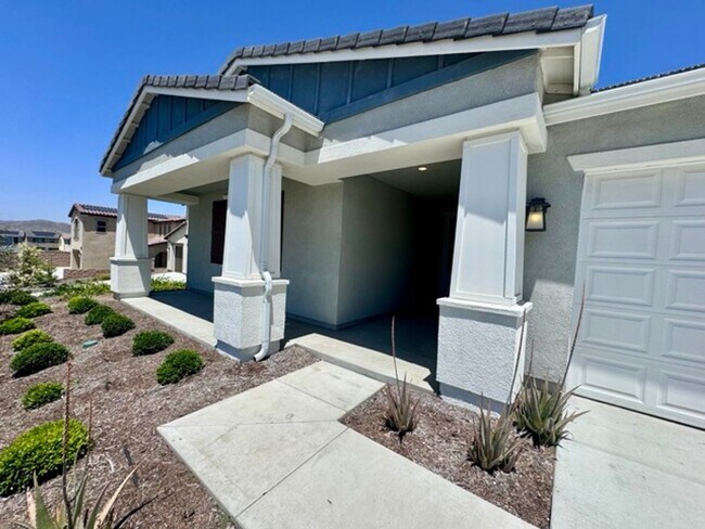 Foto del edificio - COMING SOON! Beautiful 4 bedroom Single St...