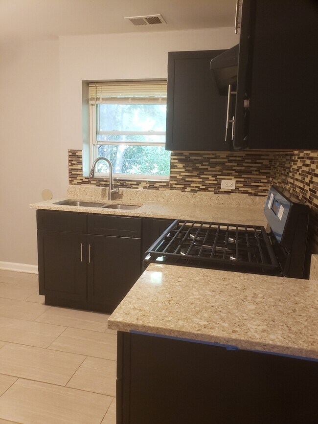 Foto del edificio - 1061 E 80th St