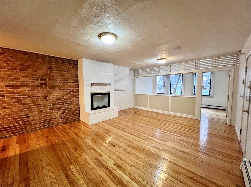 Primary Photo - 337 Beacon St