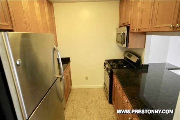 Foto del edificio - 229 E 13th St