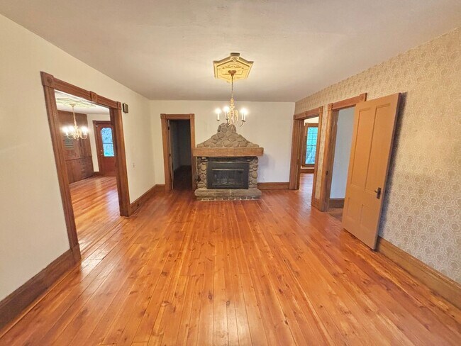Foto del edificio - HUGE 6bd / 3ba House | Penfield Schools | 2nd floor Laundry hooks | Master Suite