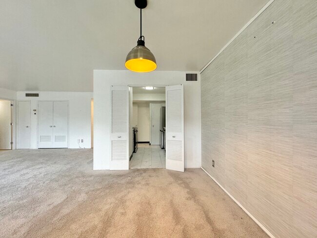 Building Photo - 4550 Warwick Blvd