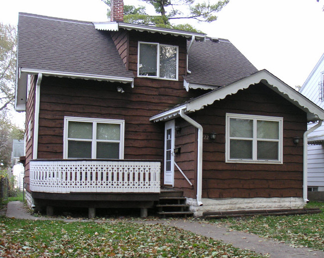 Building Photo - 4 bed/2 bath House, Section-8 Welcome!