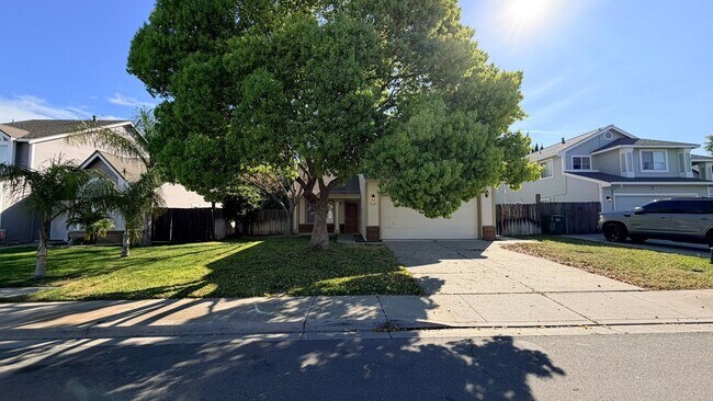 Foto del edificio - Oakley beautiful 3 bedroom 2 bath w/vaulted ceilings & much more