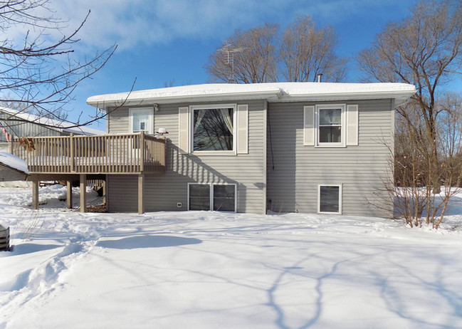 Building Photo - This house is located on 1.5 acres of land!