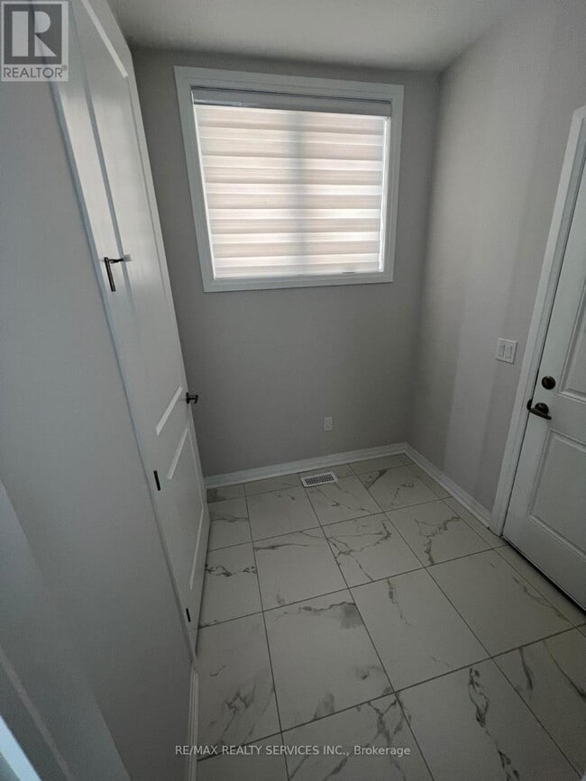 Building Photo - 209 Leslie Davis St