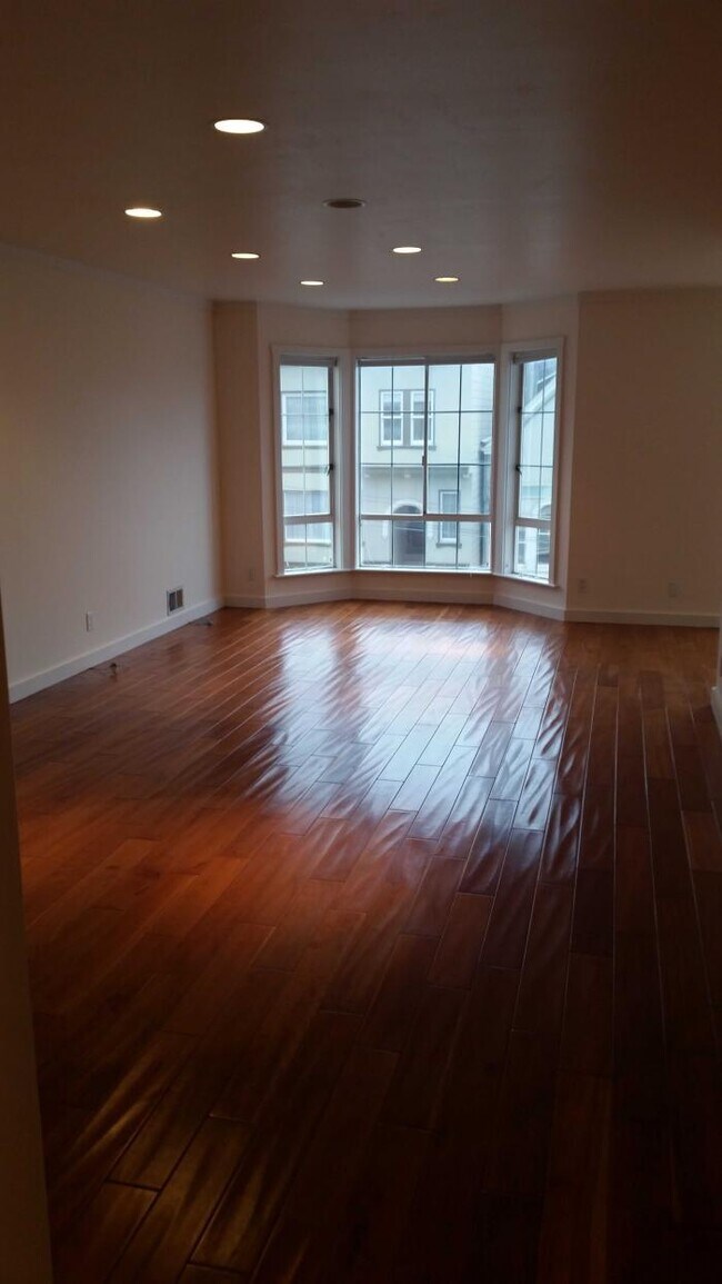 Foto del edificio - 3 bedroom in San Francisco CA 94122