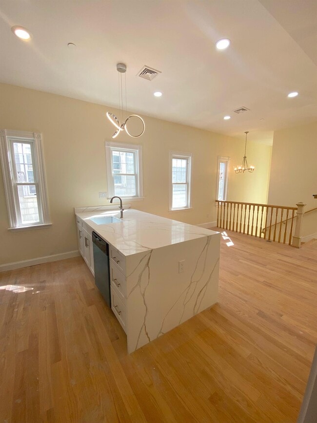 Building Photo - 32 Putnam Ave