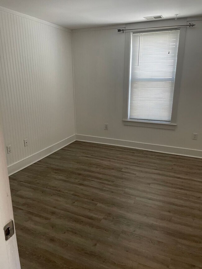 Foto del edificio - Southie 4 Bed Available 9/1/26