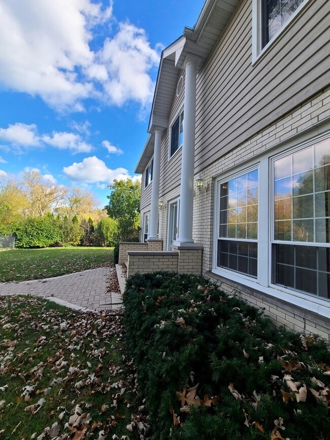 Building Photo - 1206 Lynn Terrace