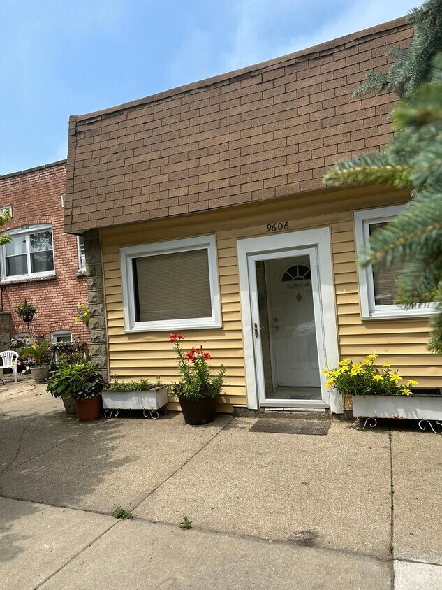 Building Photo - 9606 S Ave N