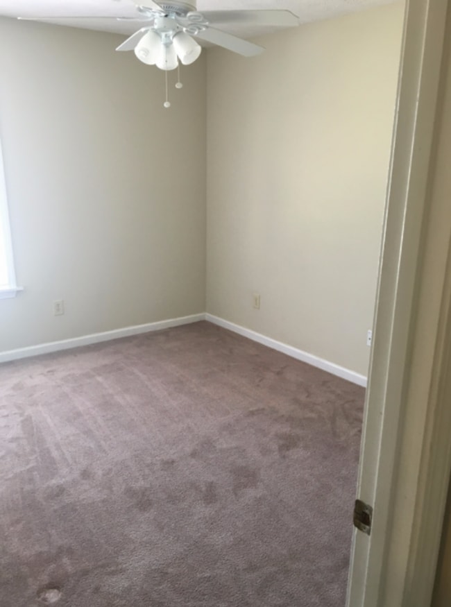 Building Photo - Spacious Duplex in Auburn