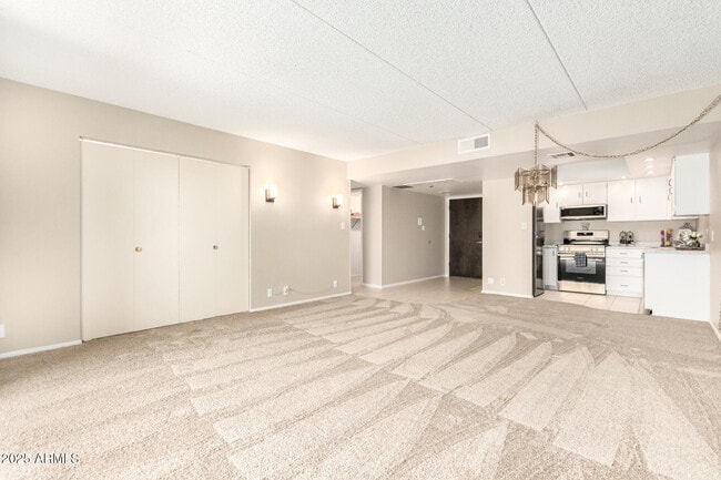 Foto del edificio - 7930 E Camelback Rd