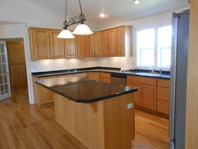 Foto del edificio - 62677 Hawkview Road