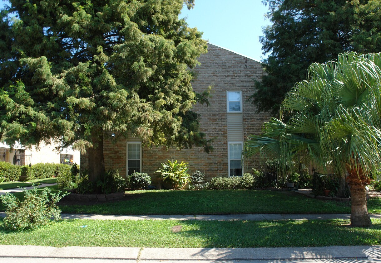 Primary Photo - 3632 Martinique Ave