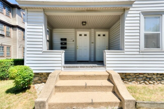 Building Photo - 377 Chandler St