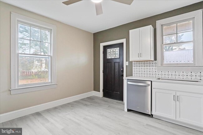 Building Photo - 1052 Edgar Ave